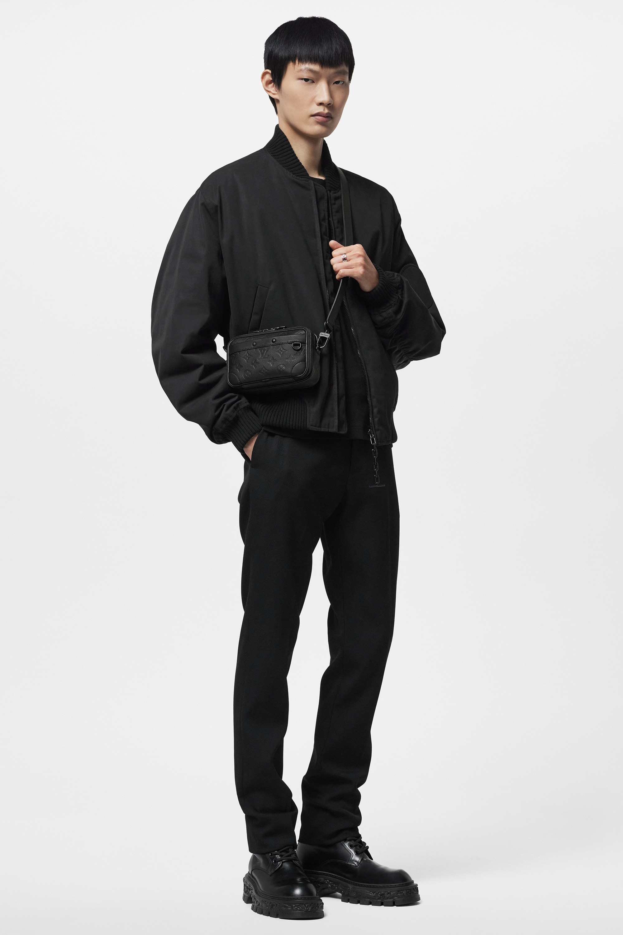 アルファ・ウェアラブルウォレット NV モノグラム・シャドウ｜ルイ